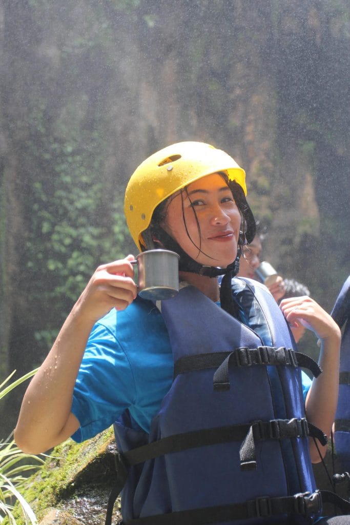 Paket rafting Songa Adventure di Probolinggo, Jawa Timur. Pilihan paket lengkap untuk arung jeram di Sungai Pekalen, termasuk rafting untuk pemula, keluarga, dan tim building. Nikmati petualangan seru dengan pemandangan air terjun dan hutan tropis yang memukau